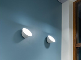 Thirty wall lamp. 2 colors