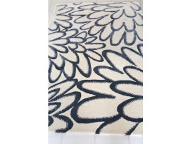 Hand tufted Bow rug. 3 sizes
