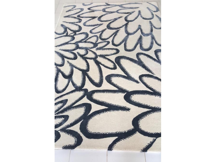 Hand tufted Bow rug. 3 sizes