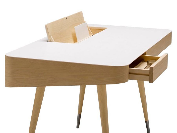 AK 1330 desk Galerie Møbler