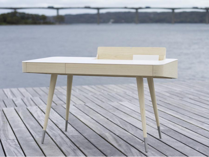 AK 1330 desk Galerie Møbler