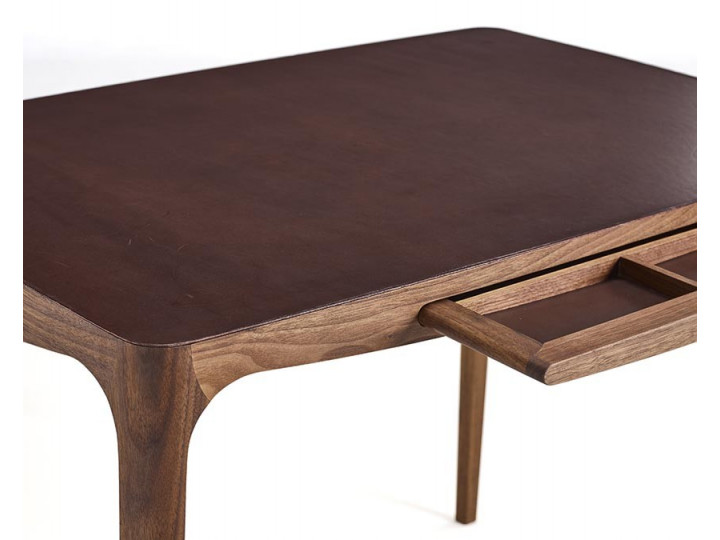 AK 1310 desk Galerie Møbler