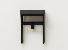 Tabouret scandinave pliant, Angle. Chêne teinté noir