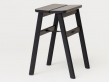 Tabouret scandinave pliant, Angle. Chêne teinté noir