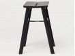 Tabouret scandinave pliant, Angle. Chêne teinté noir