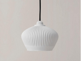 Tsé pendant lamp in porcelain