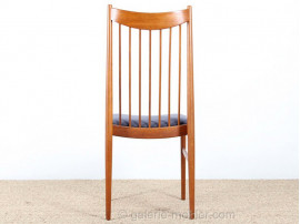 Set of 4 teak chairs model 422