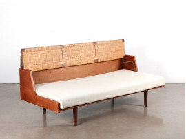 Banquette scandinave en teck. Modèle GE-6.