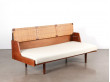 Banquette scandinave en teck. Modèle GE-6.