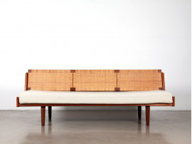 Banquette scandinave en teck. Modèle GE-6.