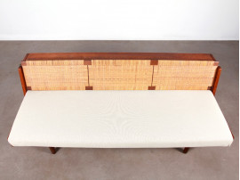 Banquette scandinave en teck. Modèle GE-6.