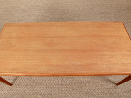 Table basse scandinave en teck. 