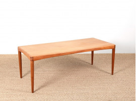 Table basse scandinave en teck. 