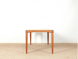 Table basse scandinave en teck. 