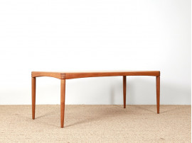 Table basse scandinave en teck. 