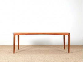 Table basse scandinave en teck. 