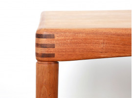 Table basse scandinave en teck. 