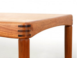 Table basse scandinave en teck. 