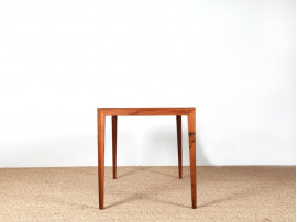 Table basse scandinave en palissandre. 