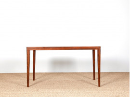 Table basse scandinave en palissandre. 