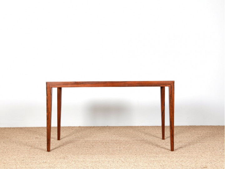 Table basse scandinave en palissandre. 