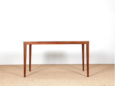 Table basse scandinave en palissandre. 