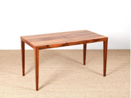 Table basse scandinave en palissandre. 