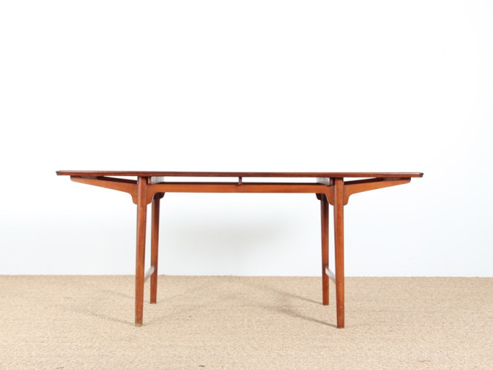 Table d'appoint scandinave en acajou.