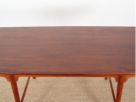 Table d'appoint scandinave en acajou.