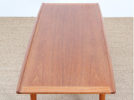  Table basse scandinave en teck.  