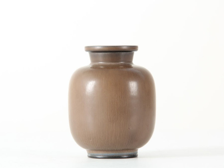 Céramique scandinave. Petit vase rond.