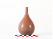 Céramique scandinave. Petit vase à col étroit.