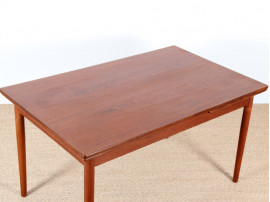 Scandinavian dining table in teak. 4/8 people