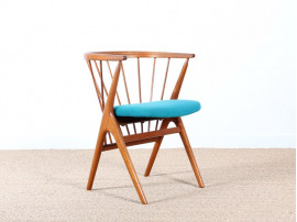 Petit fauteuil scandinave à barreaux