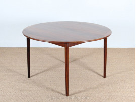 Extending round dining table in rosewood, 4 to 6 seats