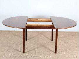 Extending round dining table in rosewood, 4 to 6 seats