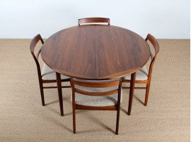 Extending round dining table in rosewood, 4 to 6 seats