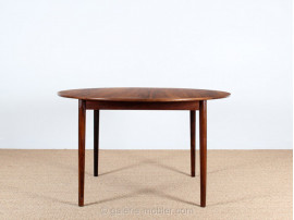 Extending round dining table in rosewood, 4 to 6 seats