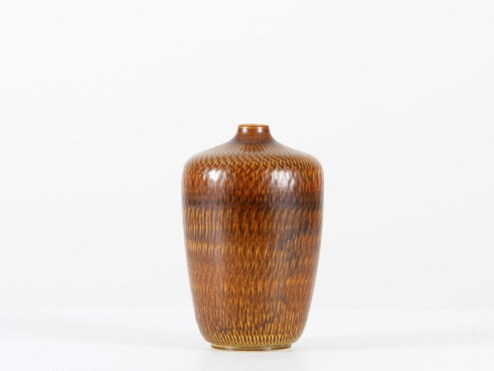 Céramique scandinave. Petit vase irisé.