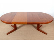 Table scandinave en teck à pieds central 4/8 pers..