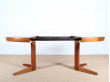 Table scandinave en teck à pieds central 4/8 pers..