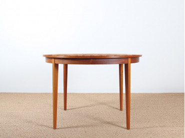 Extendable round dining table in rosewood 4 to 8 seats
