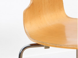 Série de six chaises scandinave. Modèle Fourmi