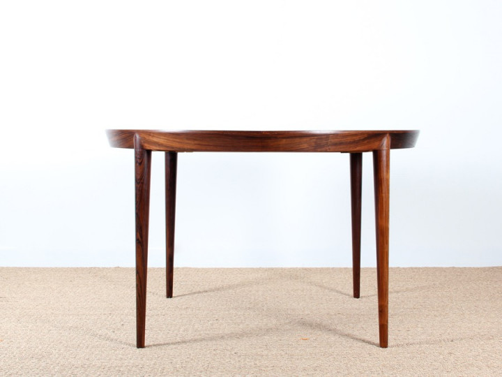 Scandinavian round table in Rio rosewood 4/8 seats.