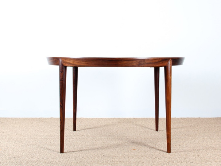 Table scandinave en palissandre.