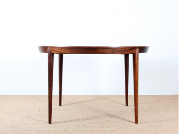 Table scandinave en palissandre.