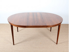 Scandinavian round table in Rio rosewood 4/8 seats.