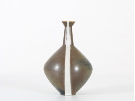 Céramique scandinave. Vase à rayure blanche