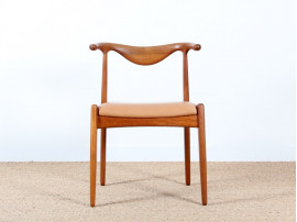 Suite de 4 chaises scandinaves "Bull"