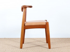 Suite de 4 chaises scandinaves "Bull"